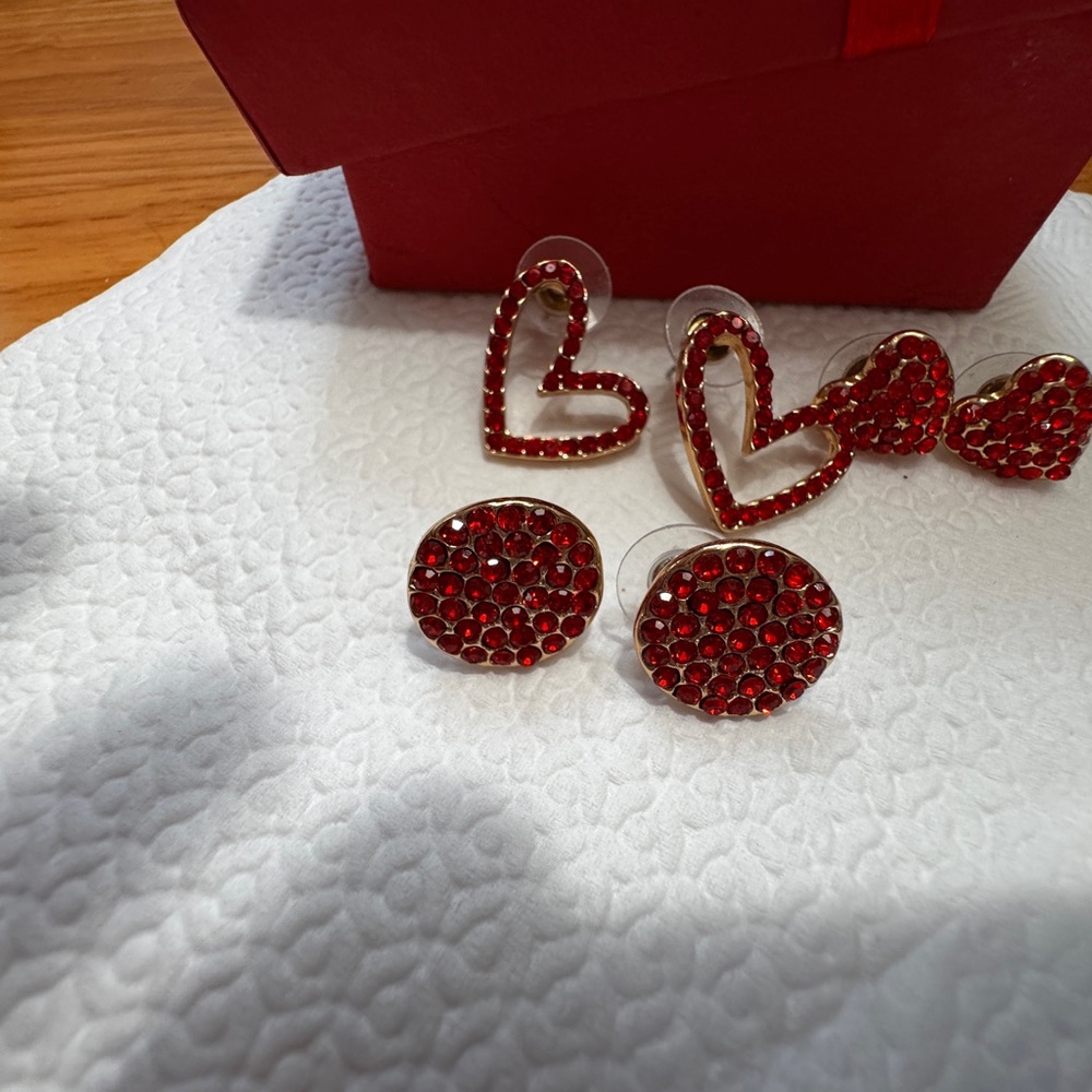 NIB 3prs VALENTINES Elegant Red Crystal Earrings Hearts BLING Shiny Sparkling - Picture 5 of 8